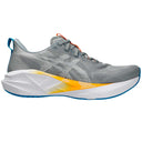 Tenis Asics Running NOVABLAST 5 Gris Multi Hombre