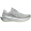 Tenis Asics NOVABLAST 6 PLATINUM Gris Blanco Hombre