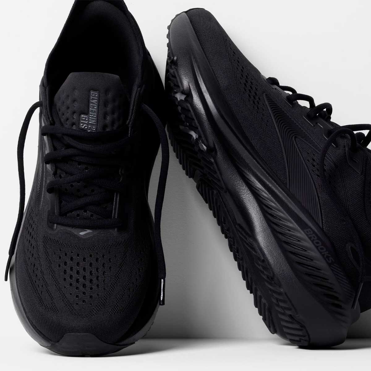 Tenis Brooks GLYCERIN GTS 23 Todo Negro Mujer