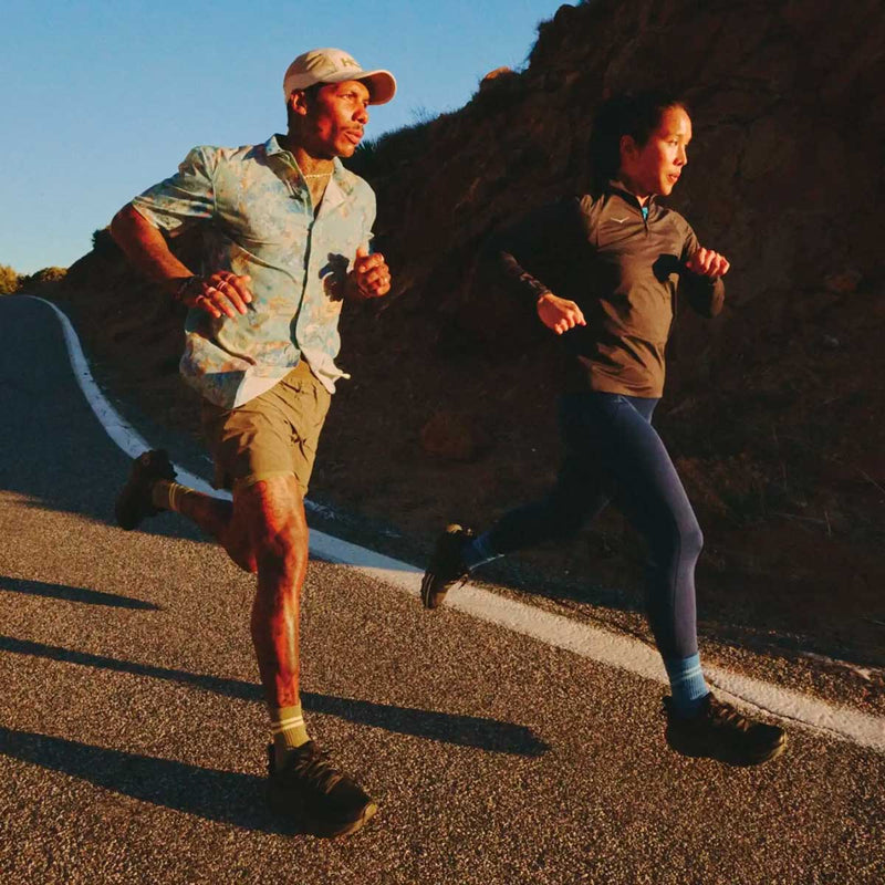 Tenis Hoka Trail Running Challenger 8 Black Gold Mujer