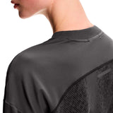 Playera Deportiva On Performance Volt-T Gris Mujer