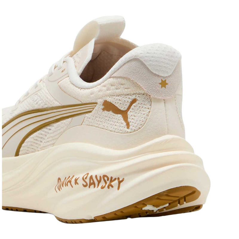 Tenis Running Magnify NITRO 3 Puma X Saysky Beige Mujer