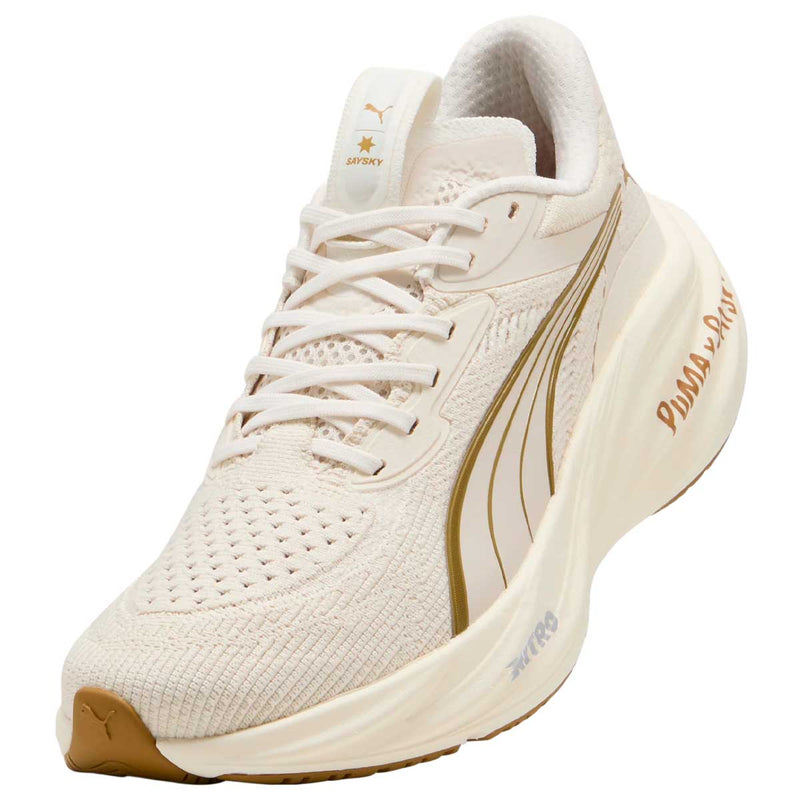 Tenis Running Magnify NITRO 3 Puma X Saysky Beige Mujer
