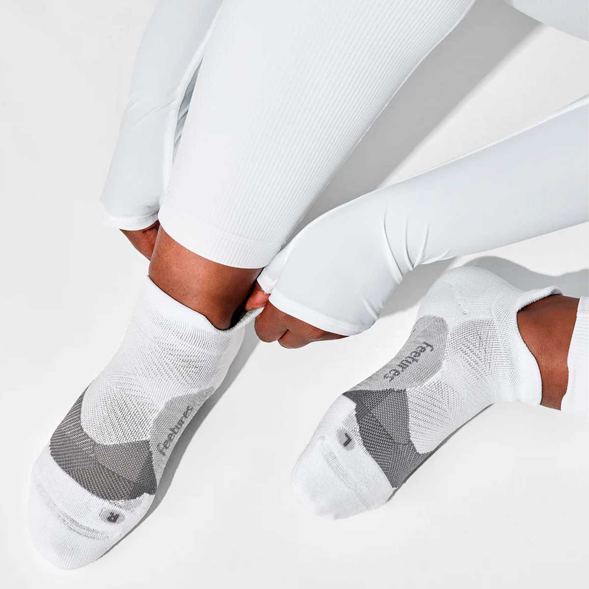 Feetures Elite Light Cushion No Show White E5030158