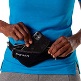 Cangurera Nathan Mirage Plus Pack Negra Unisex