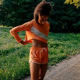 Short Deportivo Tracksmith Van Cortlandt Coral Gold Mujer