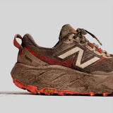 Tenis New Balance HIERRO V9 Café Melón Mujer