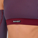 Top Deportivo Bandit Striped Cadence a Rayas Fig Mujer
