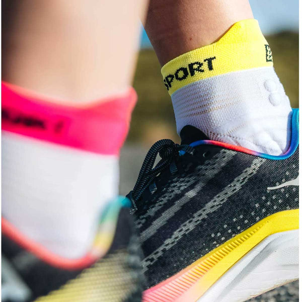 Calceta Compressport Pro Racing Socks v4.0 Run Low Safe Yellow