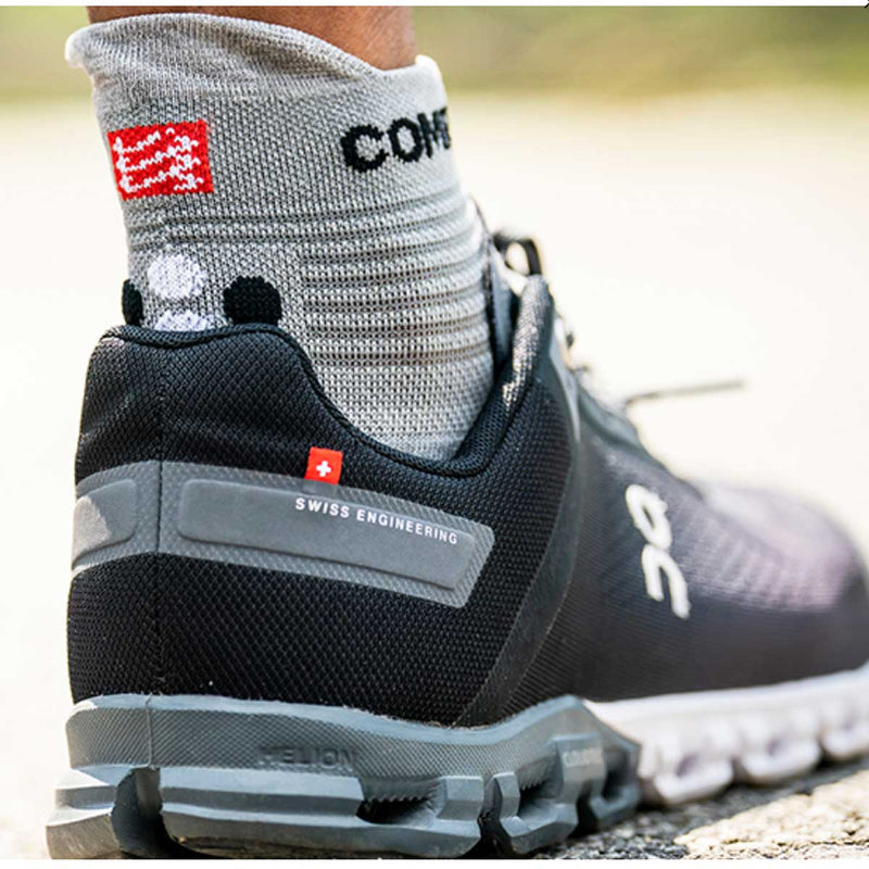 Calceta Compressport PRO RACING SOCKS V4L Run Low Grey Melange