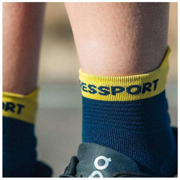Calceta Compressport Pro Racing Socks v4L Run Low Azul