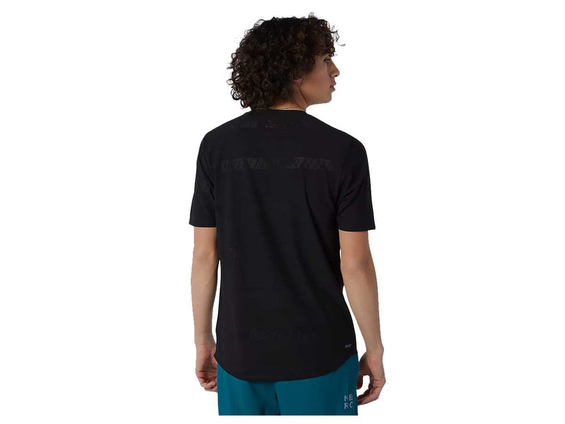 Playera Deportiva New Balance Q Speed Jacquard Negro
