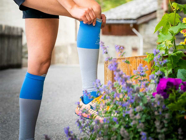 Pantorrillera Deportiva Compressport CALF R2 V2 Gris Azul