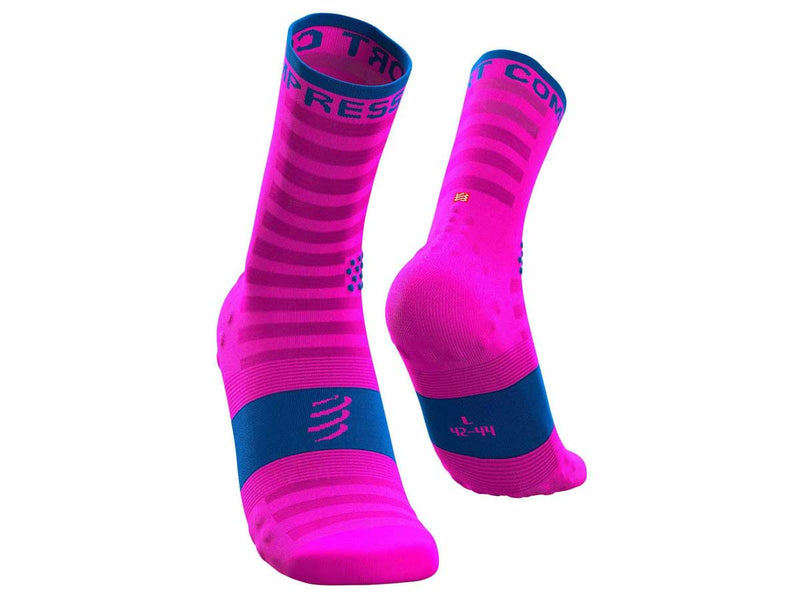 RUN24.MX - Calceta Deportiva Compressport Socks Ultra Ligth High Fluo Pink