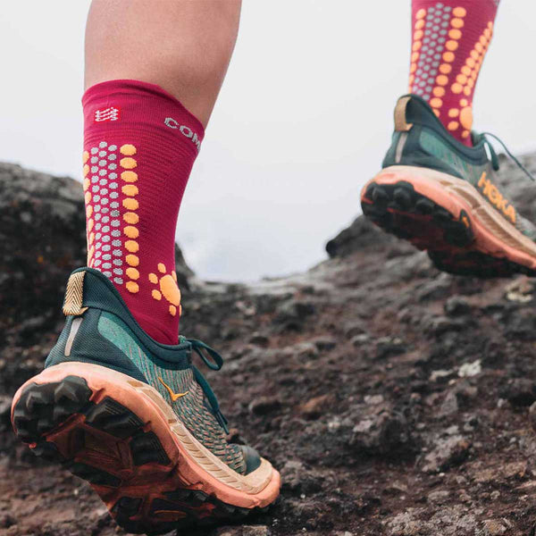 Calceta Compressport PRO RACING SOCKS V4 Trail Guindo