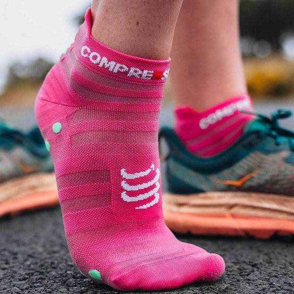 Calceta Compressport PRO RACING V4.0 UltraLight Run Low Hot Pink